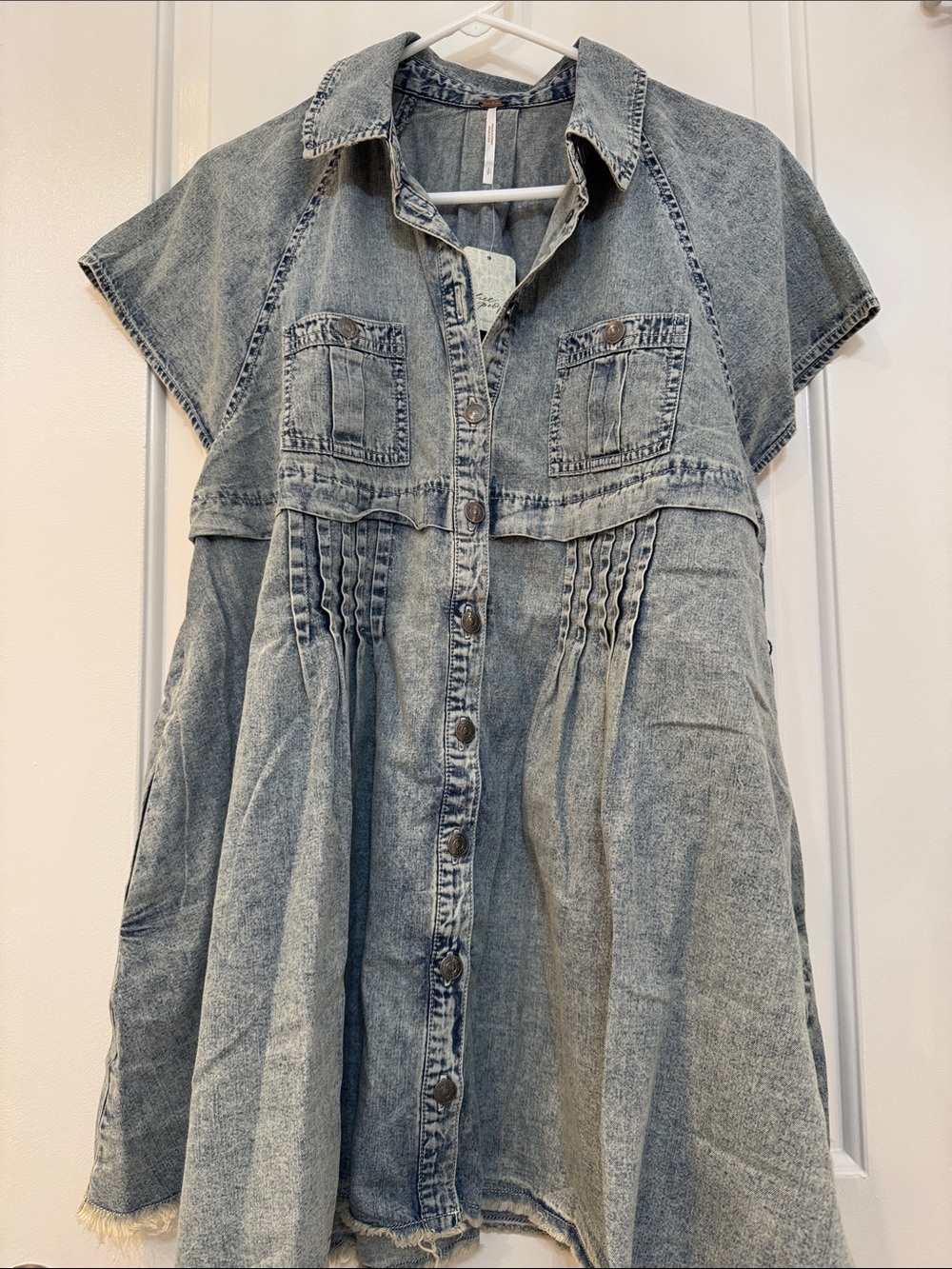Free People - Acid Wash Denim Button-Front Dress - Light Blue Perfect for Fall